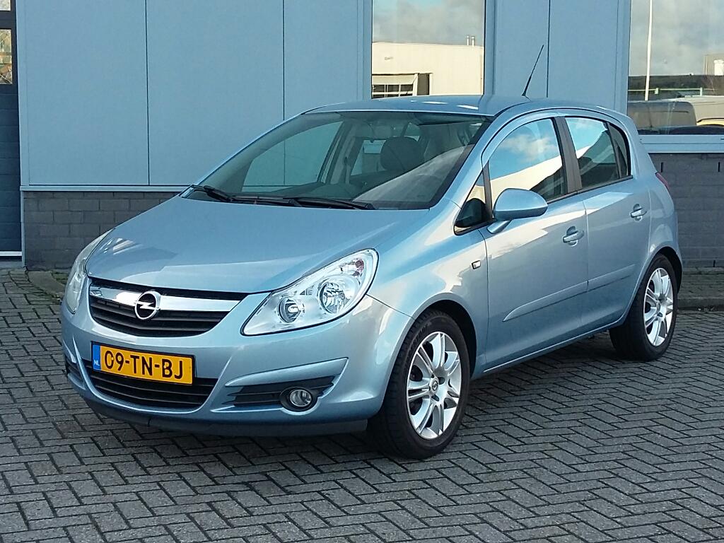 Opel CORSA 1.2-16V Cosmo