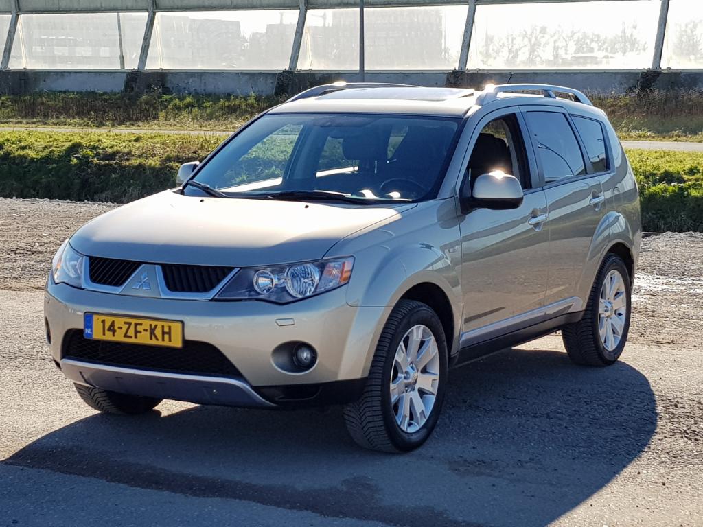 Mitsubishi OUTLANDER 2.4 Instyle 7-Pers