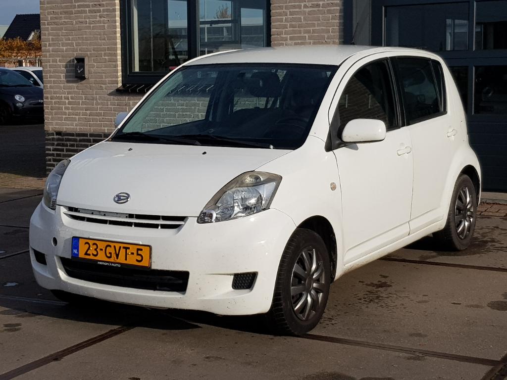 Daihatsu SIRION 2 1.0-12V Premium