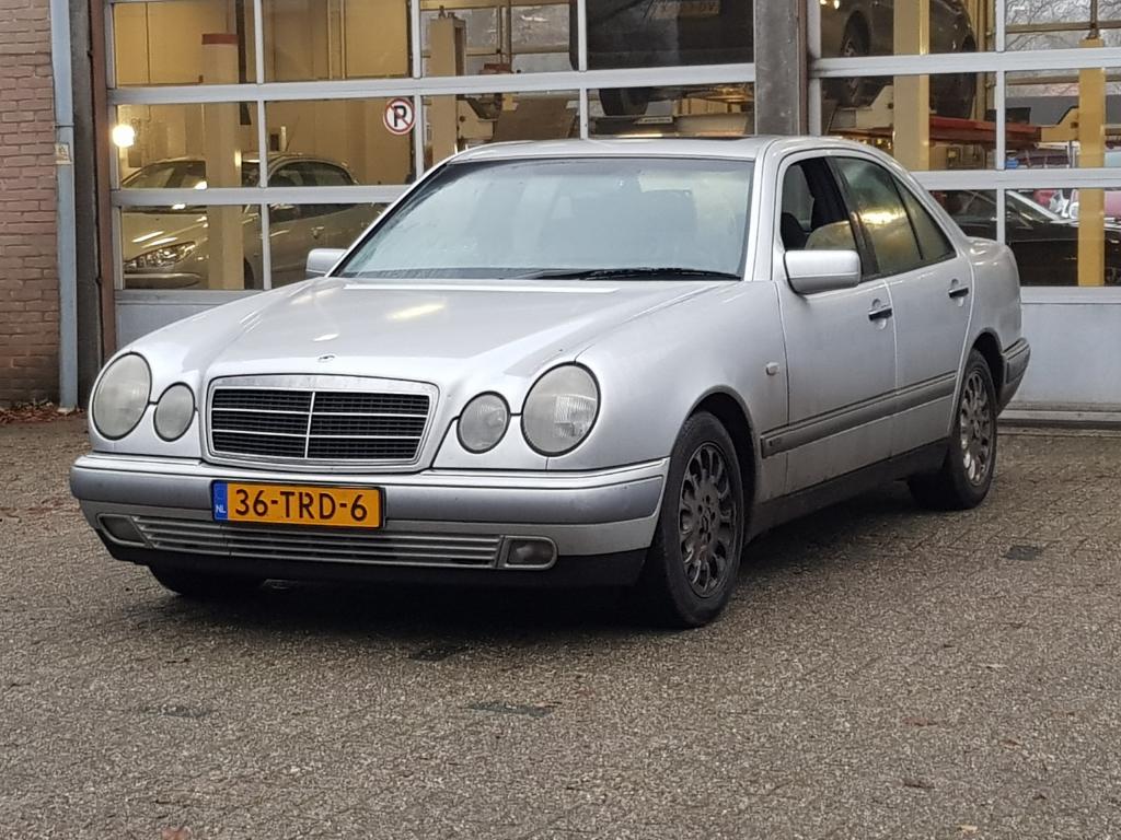 Mercedes-Benz E-KLASSE 300 D Elegance