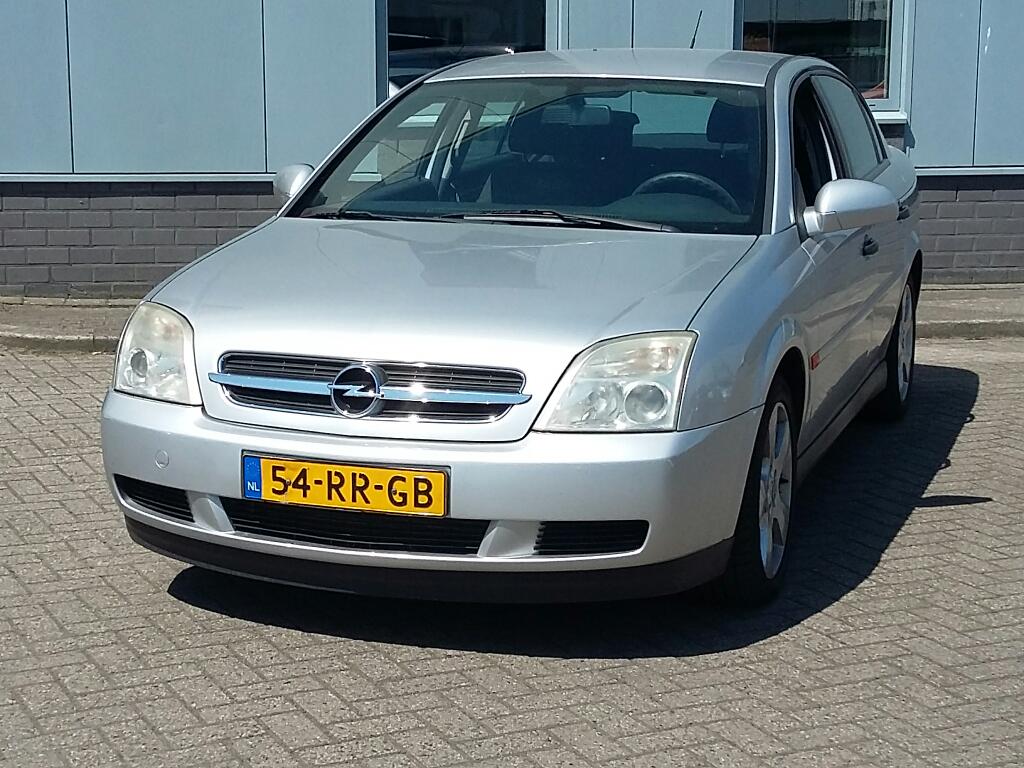 Opel VECTRA 2.2-16V Essentia