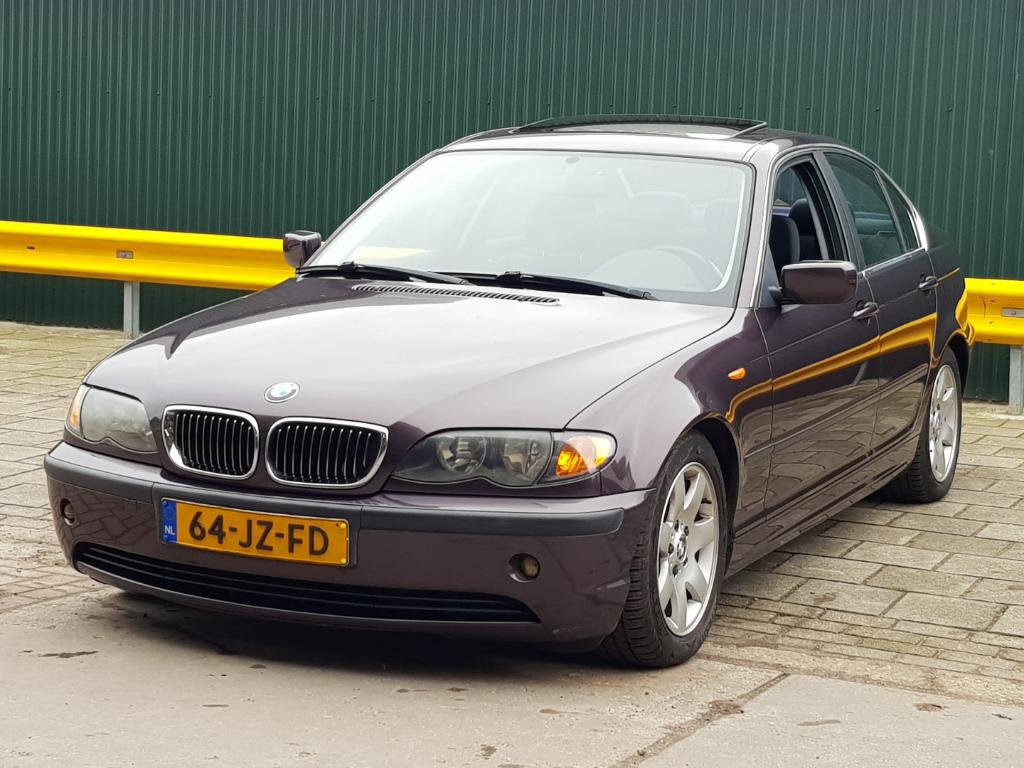 BMW 3-SERIE 320i