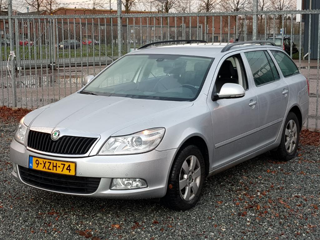 Skoda OCTAVIA COMBI 1.6 TDI Elegance Bns