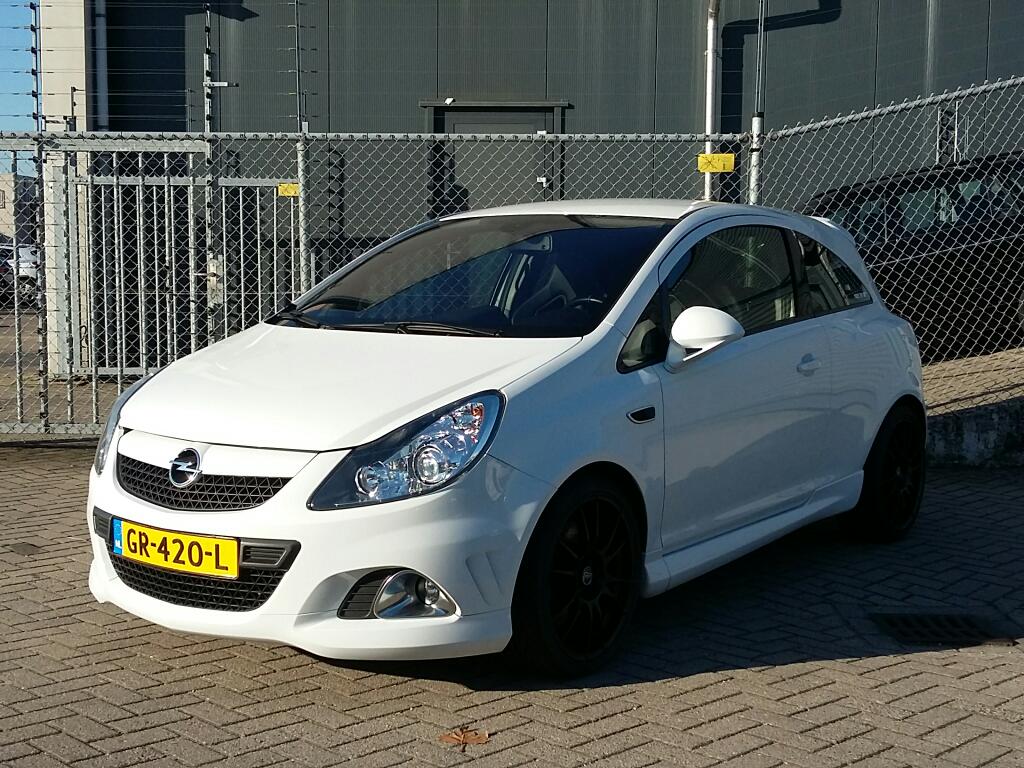Opel CORSA 1.6-16V Turbo OPC