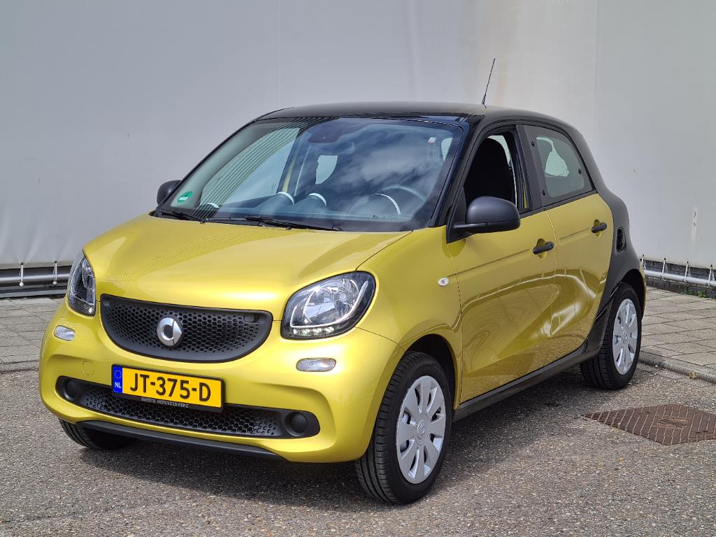 Smart FORFOUR 1.0 Pure Cool and Audio Comfort Urban