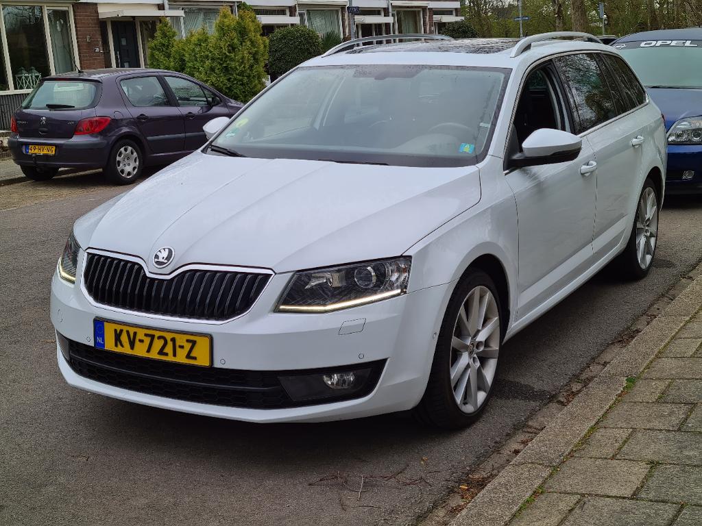 Skoda OCTAVIA COMBI 1.6 TDI Grt Sty. Bns