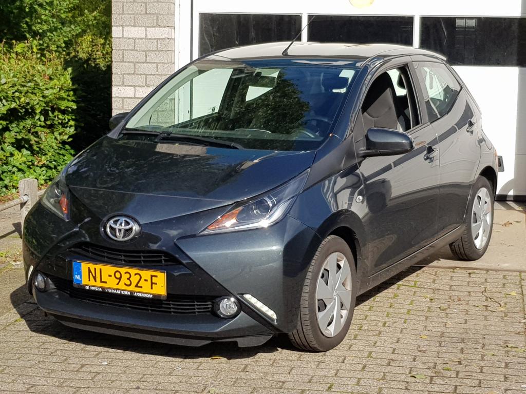 Toyota AYGO 1.0 VVT-i x-play