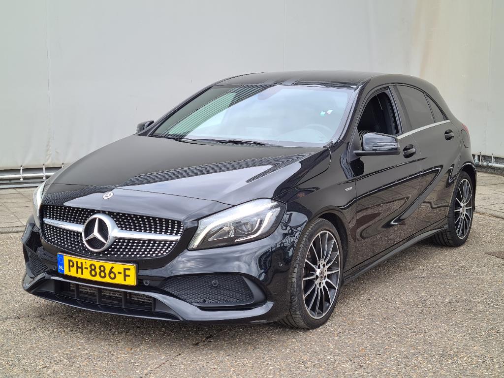 Mercedes-Benz A-KLASSE 180 Bus. Sol. AMG