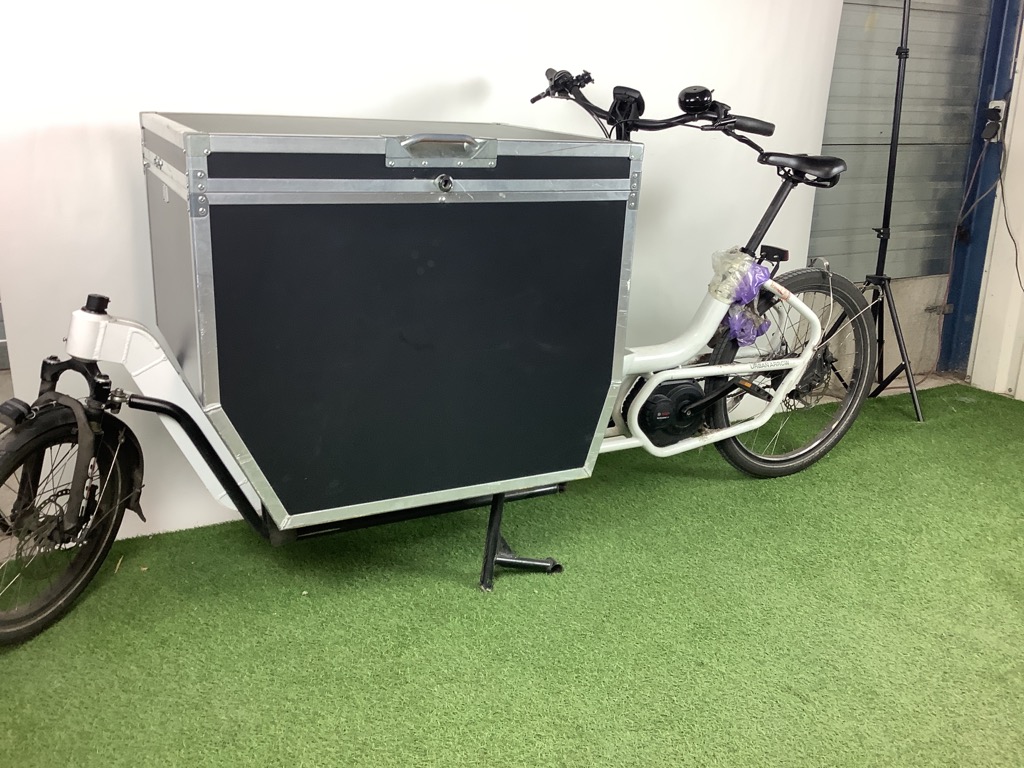 UrbanArrow Bakfiets Urban Arrow Flatbed Cargo L 500Wh incl. Flightcase